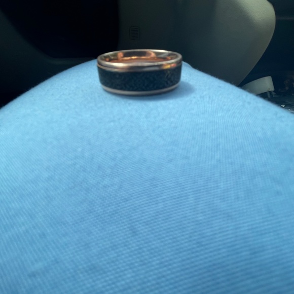 Men’s wedding band - Picture 2 of 2